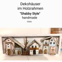 Deko-Holzhäuser, Set im Holzrahmen, handbemalt Bild 3