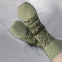 Dicke Kuschelsocken Haussocken Wolle handgestrickt hellgrün-dunkelgrün Gr. 38/39 Bild 1
