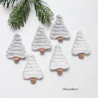 3 gehäkelte Tannenbäume in 2 Farben zur Wahl-Gastgeschenk,Weihnachtsdeko,Weihnachten,Advent,Tischdeko,Streudeko,silber Bild 1