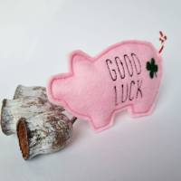 Rosa Glücksschweinchen aus Filz "GOOD LUCK - Klee" von he-ART by helen hesse Bild 2
