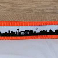 Schlüsselband Geschenk-Schlüsselanhänger Berlin-Anhänger orange schwarz grau Skyline Autoschlüssel Hausschlüssel Bild 1