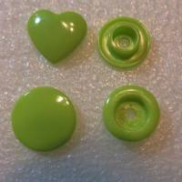 24 Druckknöpfe Herzchen in apfelgrün grün  nähfrei snaps 12,4 mm T5  B44 Bild 1
