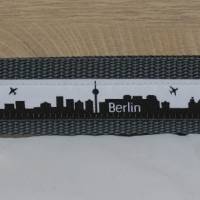 Schlüsselband Geschenk-Schlüsselanhänger Berlin-Anhänger schwarz grau Skyline Autoschlüssel Hausschlüssel Bild 2