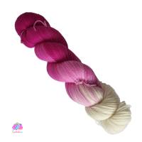 Balance, handgefärbt, plastikfrei, 4fädig, 100 g Strang, Farbe: Himbeer-Sahne-Bonbon Bild 1