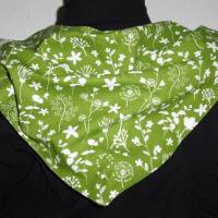 Halstuch Sabbertuch Speichelfänger Latz für Erwachsene Baumwolle grün mit weißen Blumen Bild 1