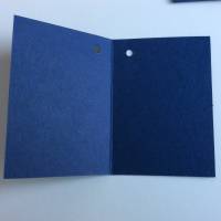 Stanzteile Geschenkanhänger klappbar und gelocht, 5 Stück dunkelblau, 10,5 cm x 7,5 cm (geklappt 5,25 cm x 7,5 cm) Bild 3
