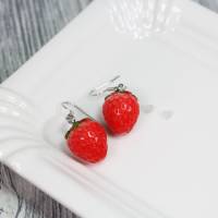 Ohrringe # Ohrhänger Erdbeeren Strawberry Geschenk Geschenkidee Niedlich Cute Kawaii Niedlich Ohrhaken Bild 1