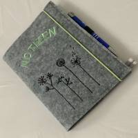 Besticktes Notizbuch aus Filz mit Stiftehalter Bild 3