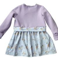 Girly Sweater/Winter mit Schößchen - Mädchenkleid - Größe 128- Flugwesen flieder weiß Bild 2