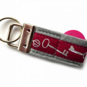 Schlüsselanhänger Schlüssel Keys aus Filz und Webband grau hellgrau schwarz dunkerot pink mit Fach für Einkaufswagenchip Bild 6