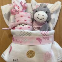 Windeltorte mit Esel und Windelbaby, Babygeschenk Mädchen, kreatives Geschenk zur Geburt, personalisiert Bild 1