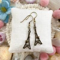 La Tour II - Messingfarbene Ohrringe mit Eiffelturm Bild 2
