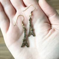 La Tour II - Messingfarbene Ohrringe mit Eiffelturm Bild 4
