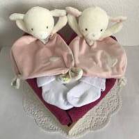 Mädchen Zwillinge Windeltorte Geschenk Geburt Taufe Herz Schmusetuch Schaf rosa cranberry Bild 2