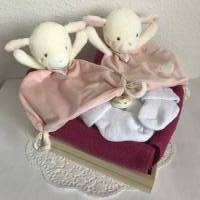 Mädchen Zwillinge Windeltorte Geschenk Geburt Taufe Herz Schmusetuch Schaf rosa cranberry Bild 4