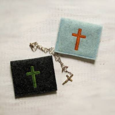 Bestickte Rosenkranztasche aus Filz *Kreuz einfach *individuell angefertigt