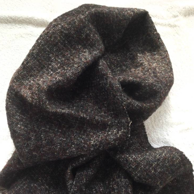 Schal aus Wollstoff in dunkelbraun meliert aus den 80er Jahren