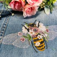 Traumhafte Boho Biene mit Blumen Vollstick Stickdatei Bild 6