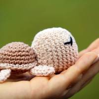 Süße kleine Geschenkidee - kuschelige Schildkröte aus Baumwolle, auch als Anhänger, kleiner Glücksbringer und Talisman Bild 10