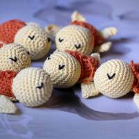 Süße kleine Geschenkidee - kuschelige Schildkröte aus Baumwolle, auch als Anhänger, kleiner Glücksbringer und Talisman Bild 2
