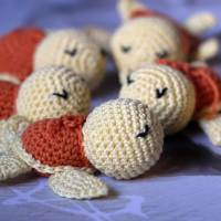 Süße kleine Geschenkidee - kuschelige Schildkröte aus Baumwolle, auch als Anhänger, kleiner Glücksbringer und Talisman Bild 3