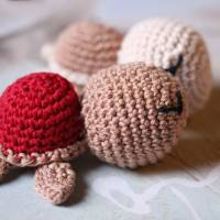 Süße kleine Geschenkidee - kuschelige Schildkröte aus Baumwolle, auch als Anhänger, kleiner Glücksbringer und Talisman Bild 5