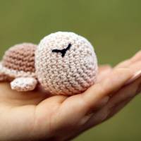 Süße kleine Geschenkidee - kuschelige Schildkröte aus Baumwolle, auch als Anhänger, kleiner Glücksbringer und Talisman Bild 7
