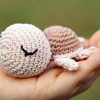 Süße kleine Geschenkidee - kuschelige Schildkröte aus Baumwolle, auch als Anhänger, kleiner Glücksbringer und Talisman Bild 8