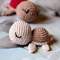 Süße kleine Geschenkidee - kuschelige Schildkröte aus Baumwolle, auch als Anhänger, kleiner Glücksbringer und Talisman Bild 9