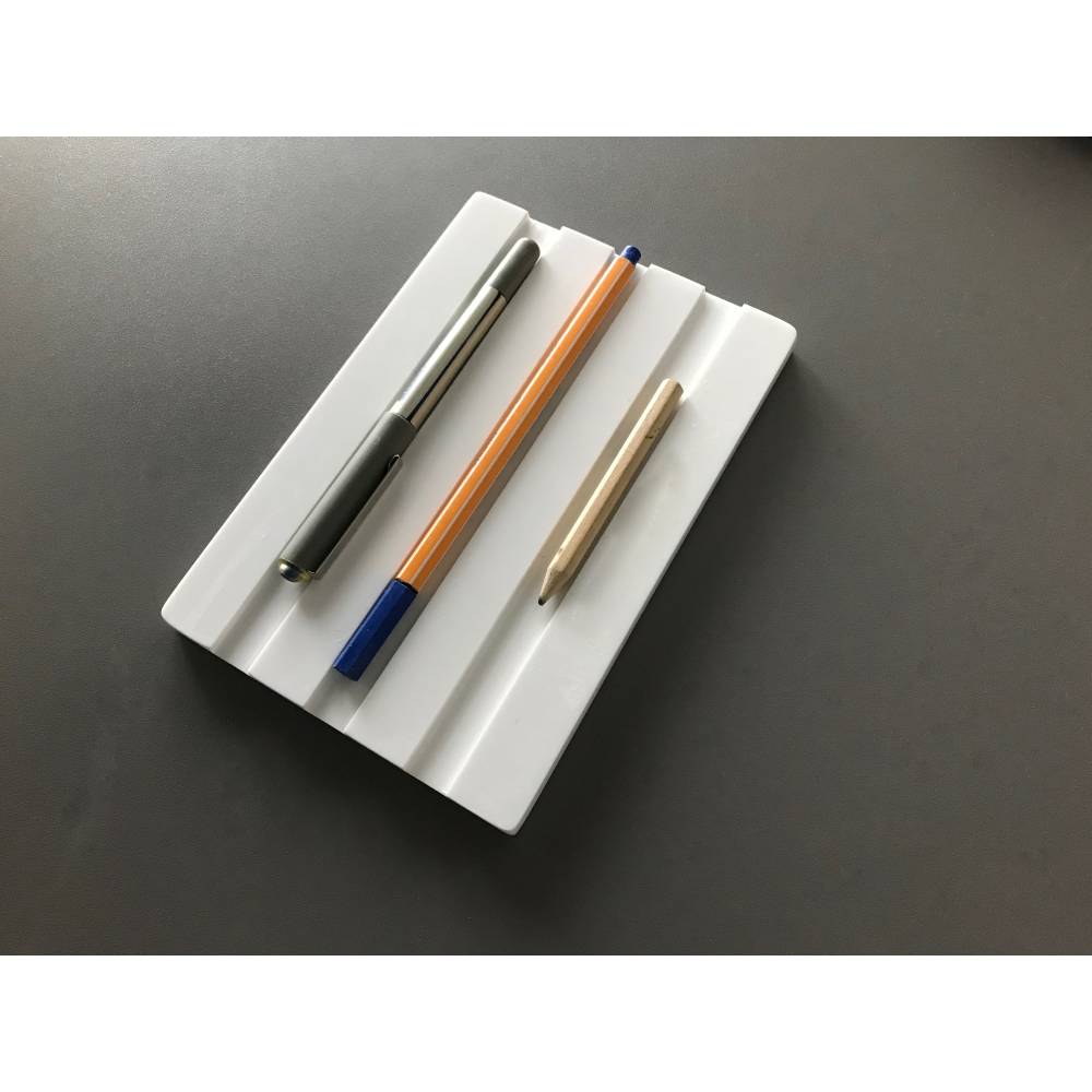 weiße Stiftablage für 1, 2, 3 oder 4 Stifte (verschiedene Grössen) Bild 1