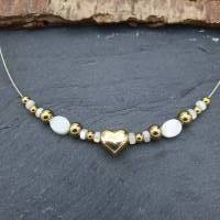 Perlen-Halskette in weiß-gold mit Herz und Muschelperlen 43 cm lang Bild 3