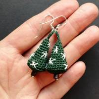 Ohrringe Weihnachtsbaum sehr fein aus Baumwolle gehäkelt mit Silber-Ohrhaken Bild 1