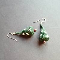 Ohrringe Weihnachtsbaum sehr fein aus Baumwolle gehäkelt mit Silber-Ohrhaken Bild 2