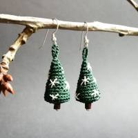 Ohrringe Weihnachtsbaum sehr fein aus Baumwolle gehäkelt mit Silber-Ohrhaken Bild 3