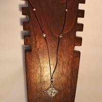 Halskette mit Anhänger ''keltischer Knoten'' an Lederband unisex Bild 2