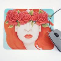 Kunst Mauspad mit Blumen Motiv, Illustrierte Mousepad mit roten Rosen als Geschenkidee zum Frauentag Bild 1