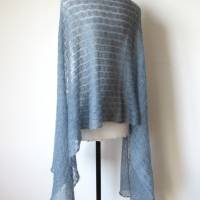 Gestricktes Tuch aus Mohair und Seide in gedämpftem Blau, festlicher Damen-Schal aus reiner Naturfaser, Geschenk für sie Bild 2