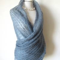 Gestricktes Tuch aus Mohair und Seide in gedämpftem Blau, festlicher Damen-Schal aus reiner Naturfaser, Geschenk für sie Bild 5