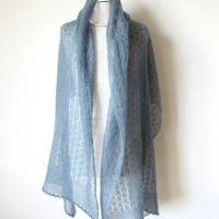 Gestricktes Tuch aus Mohair und Seide in gedämpftem Blau, festlicher Damen-Schal aus reiner Naturfaser, Geschenk für sie Bild 8
