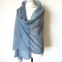Gestricktes Tuch aus Mohair und Seide in gedämpftem Blau, festlicher Damen-Schal aus reiner Naturfaser, Geschenk für sie Bild 9