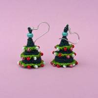 Ohrringe Weihnachtsbaum mit Glasperlen sehr fein aus Baumwolle gehäkelt mit Silber-Ohrhaken Bild 1