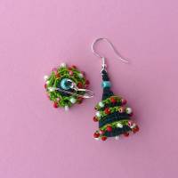 Ohrringe Weihnachtsbaum mit Glasperlen sehr fein aus Baumwolle gehäkelt mit Silber-Ohrhaken Bild 3