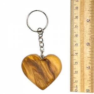 Schlüsselanhänger Handschmeichler Herz aus Olivenholz personalisiert Bild 3