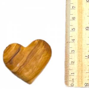 Handschmeichler Herz aus Olivenholz personalisiert Bild 6