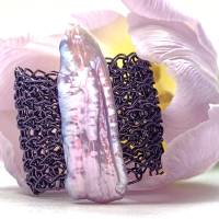 STRICK RING aus lilafarbenem Kupferdraht mit schöner helllilafarbenen Biwa-Perle Bild 1