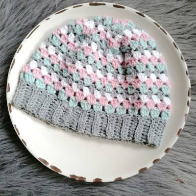 Wunderschöne Mütze in Pastellfarben 