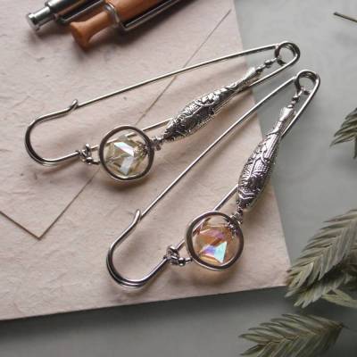 silberner Fisch - maritime Tuchnadel extra groß mit funkelndem Kristall in Hellgrün oder Apricot