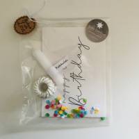 Geschenktütchen „Happy Birthday“ „Herzlichen Glückwunsch“, Betongugl weiß-bunt mit Kerze, Pustekuchen&Karte, 3 cm Bild 1