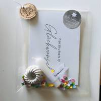 Geschenktütchen „Happy Birthday“ „Herzlichen Glückwunsch“, Betongugl weiß-bunt mit Kerze, Pustekuchen&Karte, 3 cm Bild 6