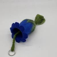 Schlüsseltasche blau - Blume aus Filz, handgearbeitete Schlüsselblume für Blumenfreunde, Filzblüte für Gartenliebhaber Bild 1